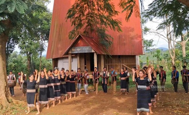 Khôi phục nhà rông, bảo tồn văn hóa cồng chiêng Gia Lai