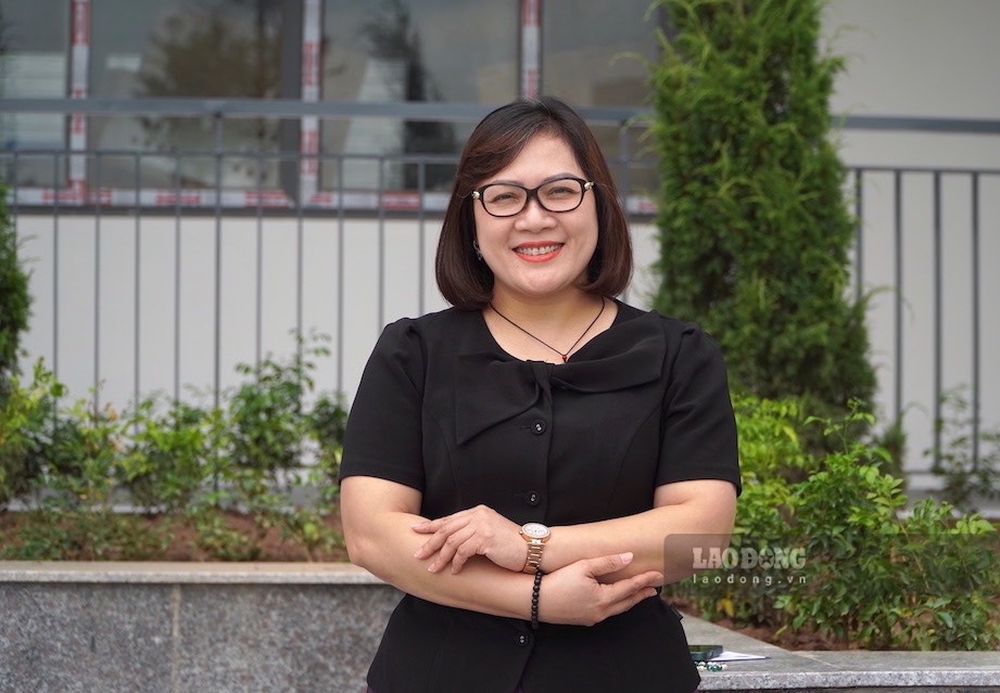 Cô Chử Thị Thu Hường - Hiệu trưởng Trường THCS Chất lượng cao Phan Bội Châu. Ảnh: Tường Vân
