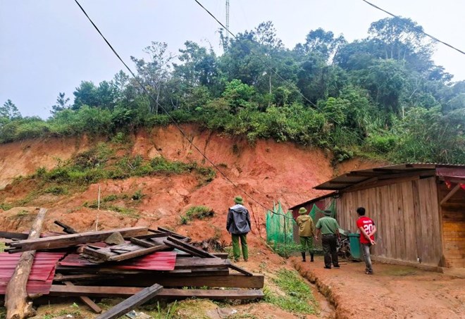 Cảnh báo sạt lở tại 18 xã, phường Đà Nẵng sau nhiều ngày mưa