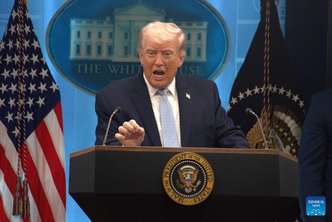 Tổng thống Trump dọa áp thuế rất cao, ngừng giao thương với EU