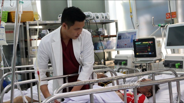Nghịch lý y tế TPHCM: Nơi chen chúc khám bệnh, nơi đìu hiu