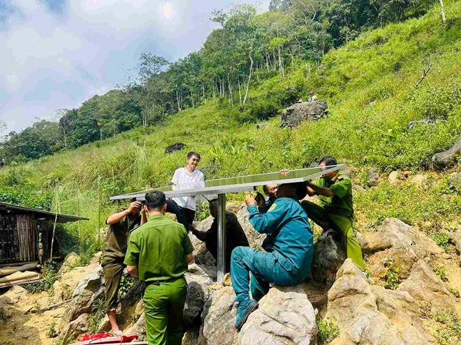 Năng lượng mặt trời thắp sáng những xóm nghèo vùng cao