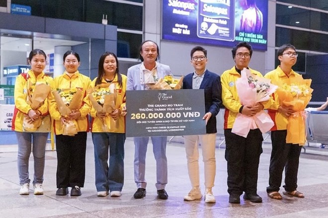 10 kỳ thủ cờ vua Việt Nam về nước sau kết quả vượt kỳ vọng tại Olympiad 2026