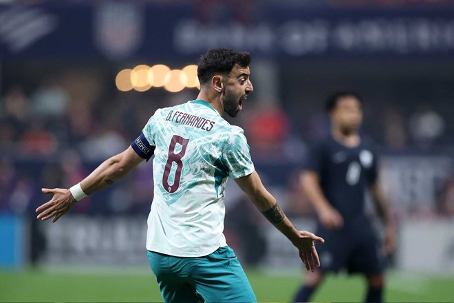 Đằng sau chuyện Bruno Fernandes phải thi đấu với cơn đau