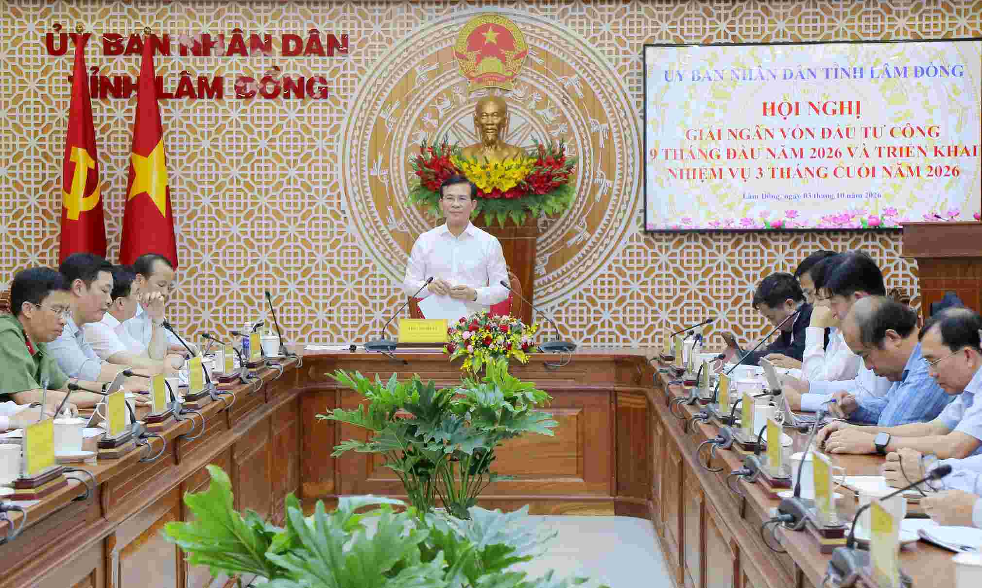 Chủ tịch UBND tỉnh Lâm Đồng Hồ Văn Mười đề nghị, riêng công tác giải phóng mặt bằng, cả hệ thống chính trị phải cùng quyết tâm vào cuộc. Ảnh: Nguyễn Lương