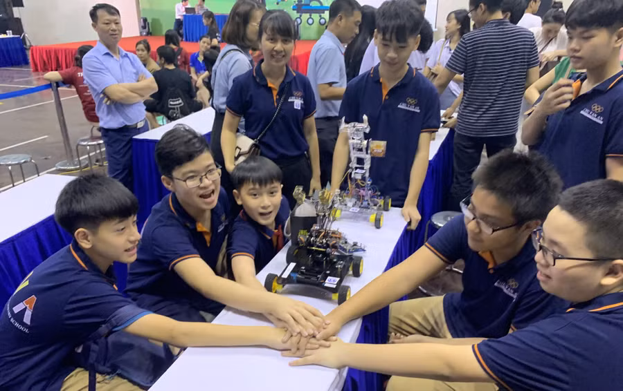 Học sinh Trường THCS Chu Văn An đưa sản phẩm của mình nghiên cứu đi thi. Ảnh NTCC anh-chup-man-hinh-2026-10-05-luc-075347.png