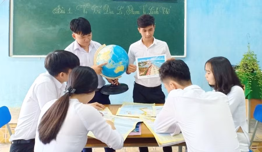 Giờ học Địa lí của học sinh của Trung tâm giáo dục thường xuyên Sa Đéc (Đồng Tháp).