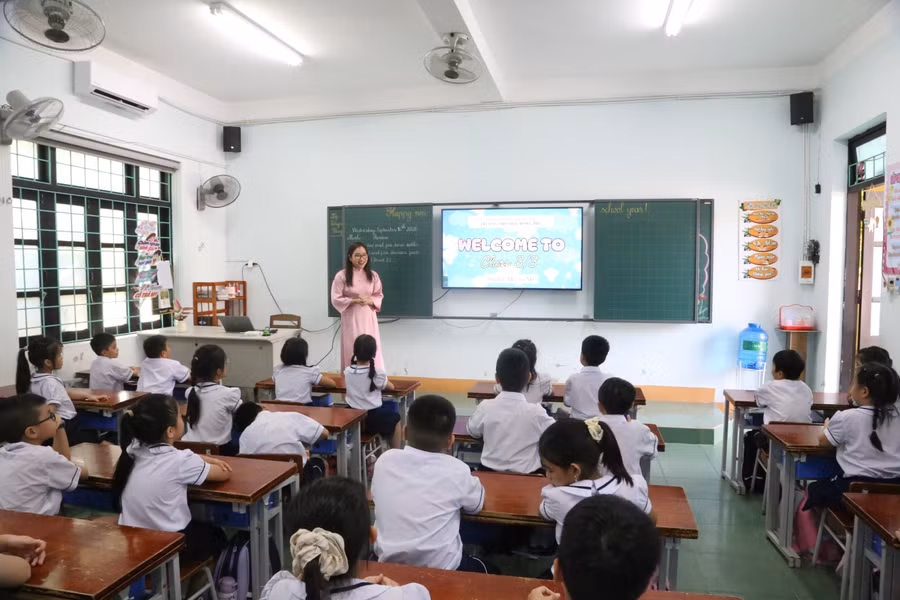 Trường Tiểu học đưa tiếng Anh vào dạy trong các môn học. tieu-hoc-dong-phu-1-602.jpg