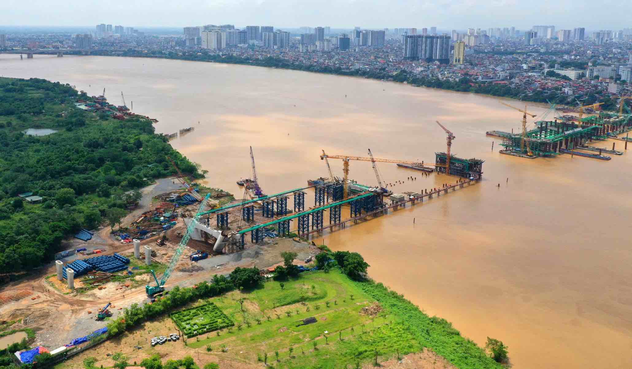 Dự án cầu Trần Hưng Đạo đang được triển khai xây dựng. Ảnh: Phạm Hùng