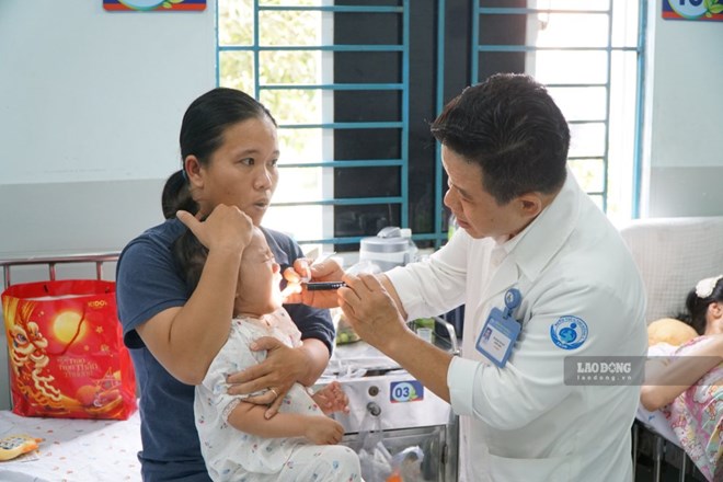 Ca bệnh tay chân miệng tại TPHCM tăng, bác sĩ cảnh báo biến chứng nguy hiểm