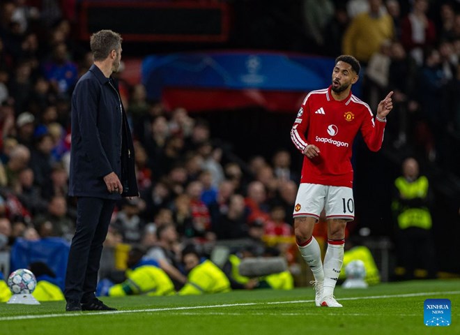 Man United chạm đáy