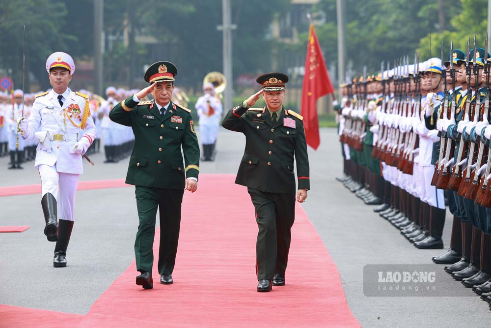 Phó Thủ tướng, Bộ trưởng Quốc phòng, Đại tướng Phan Văn Giang chủ trì Lễ đón chính thức Phó Thủ tướng Chính phủ, Bộ trưởng Bộ Quốc phòng Lào, Đại tướng Khamliang Outhakaysone.