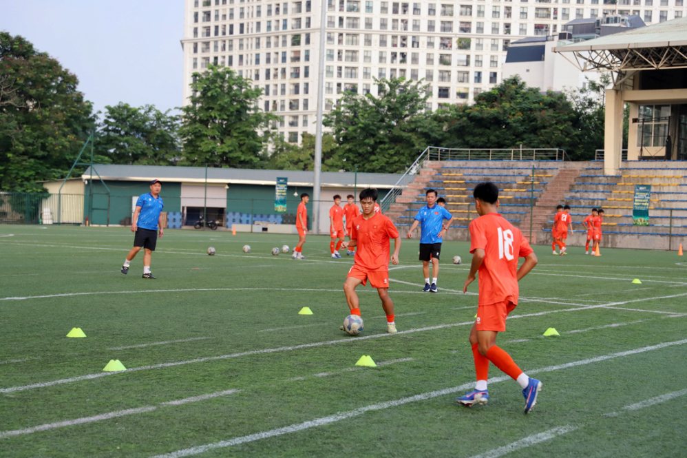 Công tác đào tạo trẻ luôn được VFF chú trọng và đầu tư (U15 Việt Nam tập luyện tại Trung tâm đào tạo bóng đá trẻ Việt Nam). Ảnh: VFF