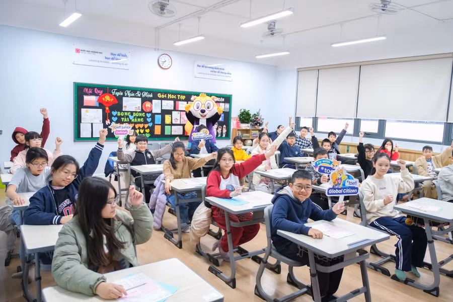 Thí sinh làm bài thi tại phòng thi Cuộc thi tiếng Anh quốc tế TOEFL Challenge năm học 2025 - 2026 (Ảnh: IIG Việt Nam)