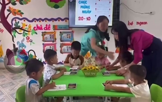 Tạm đình chỉ giảng dạy 2 giáo viên mầm non có hành vi đánh trẻ