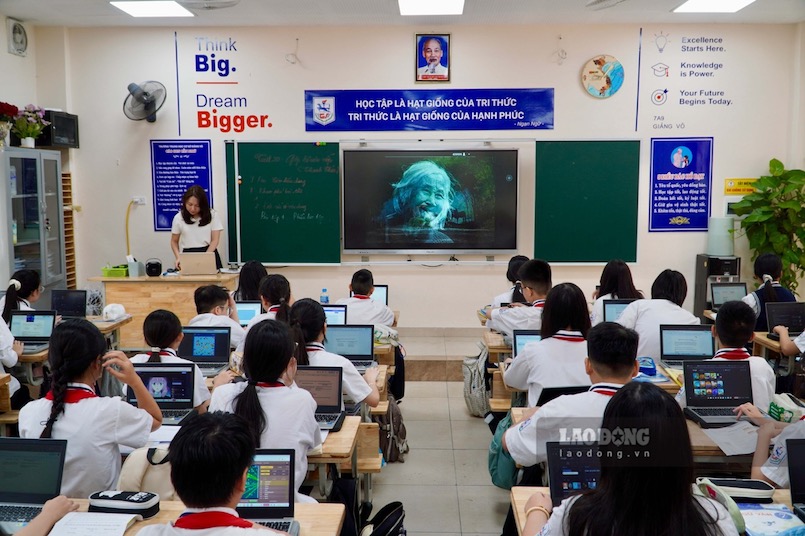 Quy định mới cho phép tổ chức kiểm tra định kỳ trên máy tính tại các trường THCS, THPT thu hút sự quan tâm của học sinh và phụ huynh. Ảnh: Tường Vân