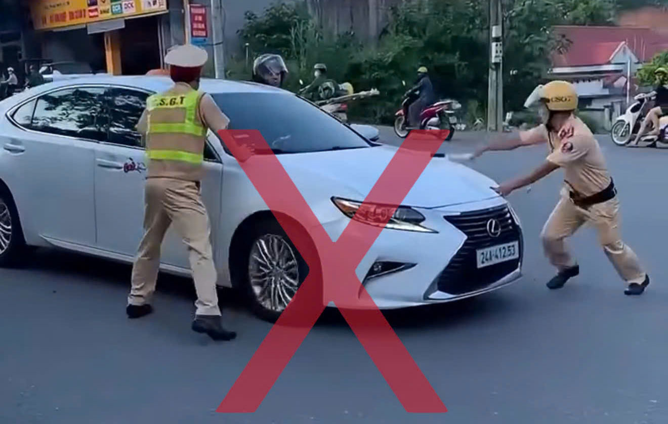 Người điều khiển ôtô chốt cửa, nổ máy, tăng ga bỏ chạy dù lực lượng CSGT Lào Cai liên tục ra hiệu lệnh dừng xe. Ảnh: CA Lào Cai