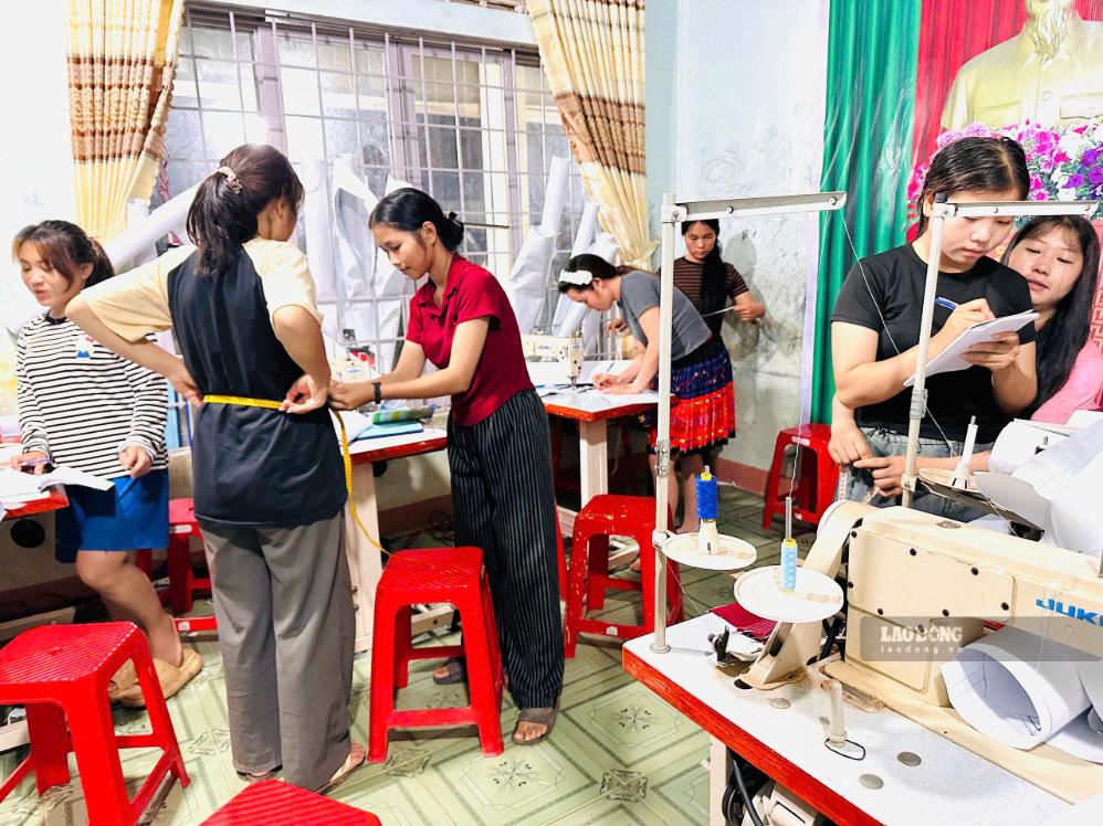 Các lớp dạy nghề được tổ chức đều đặn ở mỗi xã trong tỉnh vào những tháng cuối năm 2026. Ảnh: Bảo Trung