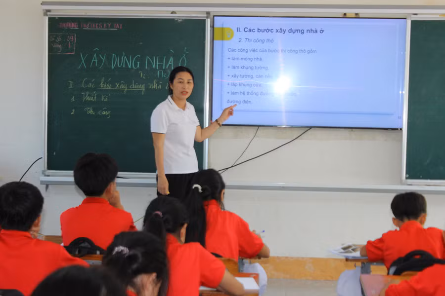 Cô Lê Thị Hồng Tâm - GV được tăng cường điều động từ Trường TH&THCS Kỳ Văn lên Trường TH&THCS Kỳ Tây. img-3274.jpg