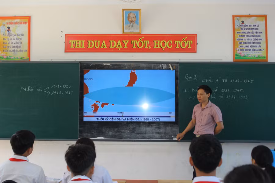 Dù còn thiếu giáo viên, Trường TH&THCS Kỳ Văn vẫn điều động giáo viên hỗ trợ các trường đang thiếu nhân lực trên địa bàn xã. img-3149.jpg